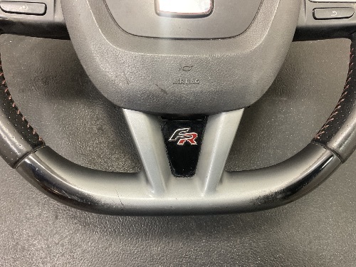 SEAT Leon 1P STEERING WHEEL FLAT BOTTOM Has some wear